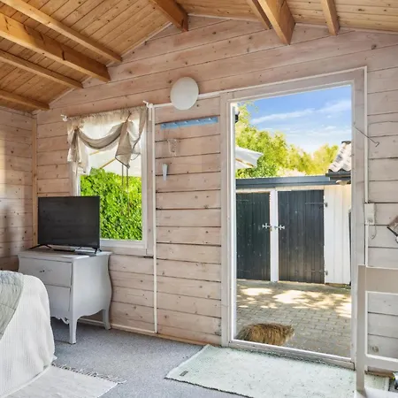 2 Bedroom Cozy In Prázdninový dům