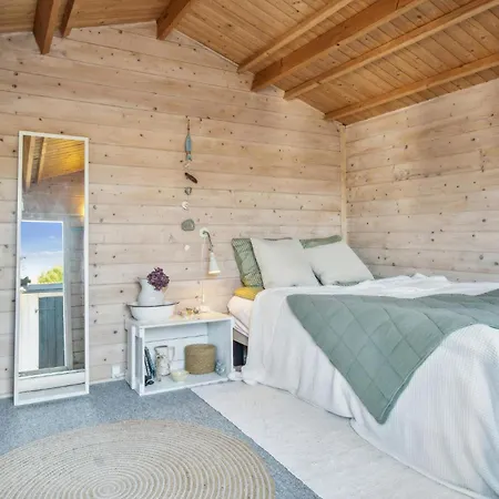 Ferienhaus 2 Bedroom Cozy In *