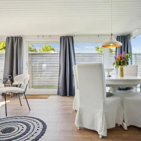 2 Bedroom Cozy In