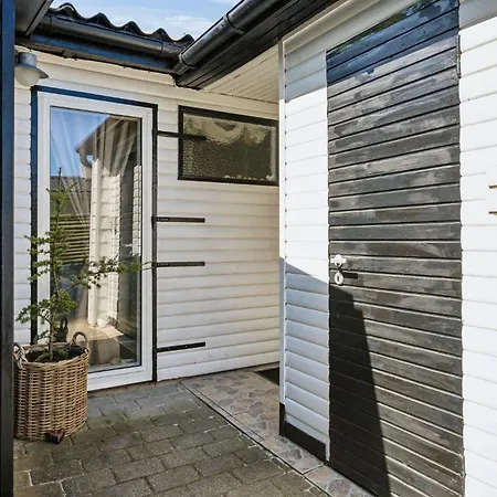 2 Bedroom Cozy In Ferienhaus