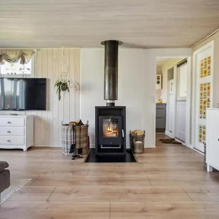 2 Bedroom Cozy In Ferienhaus