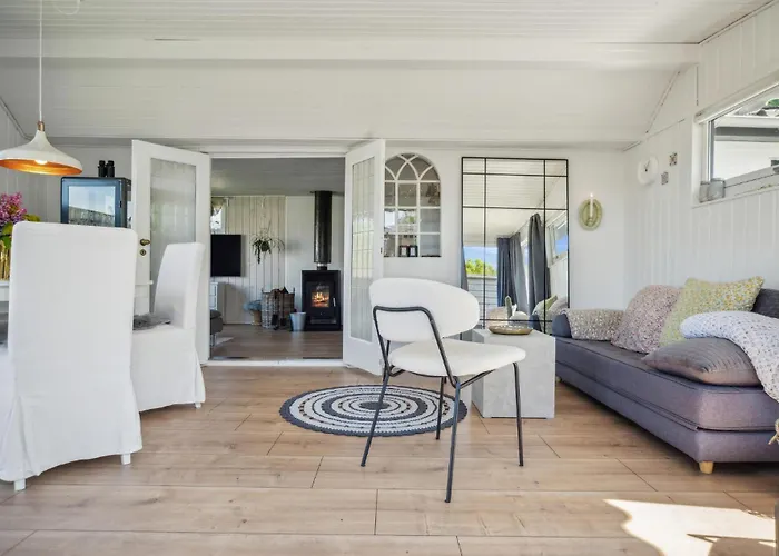 2 Bedroom Cozy In